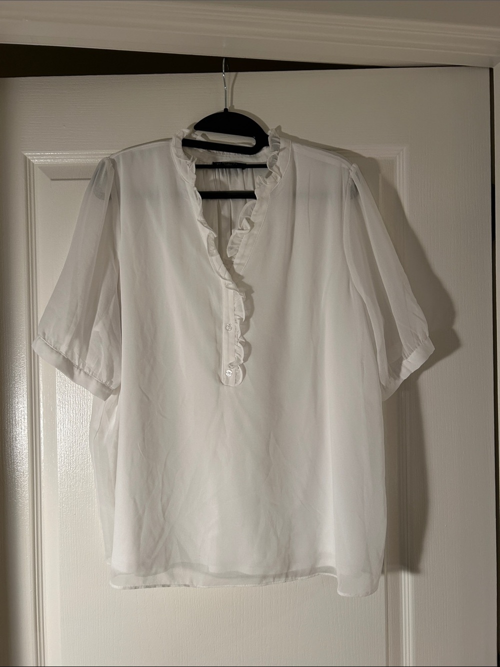 Adrianna Papell White Ruffle V-Neck Short Sleeve Blouse